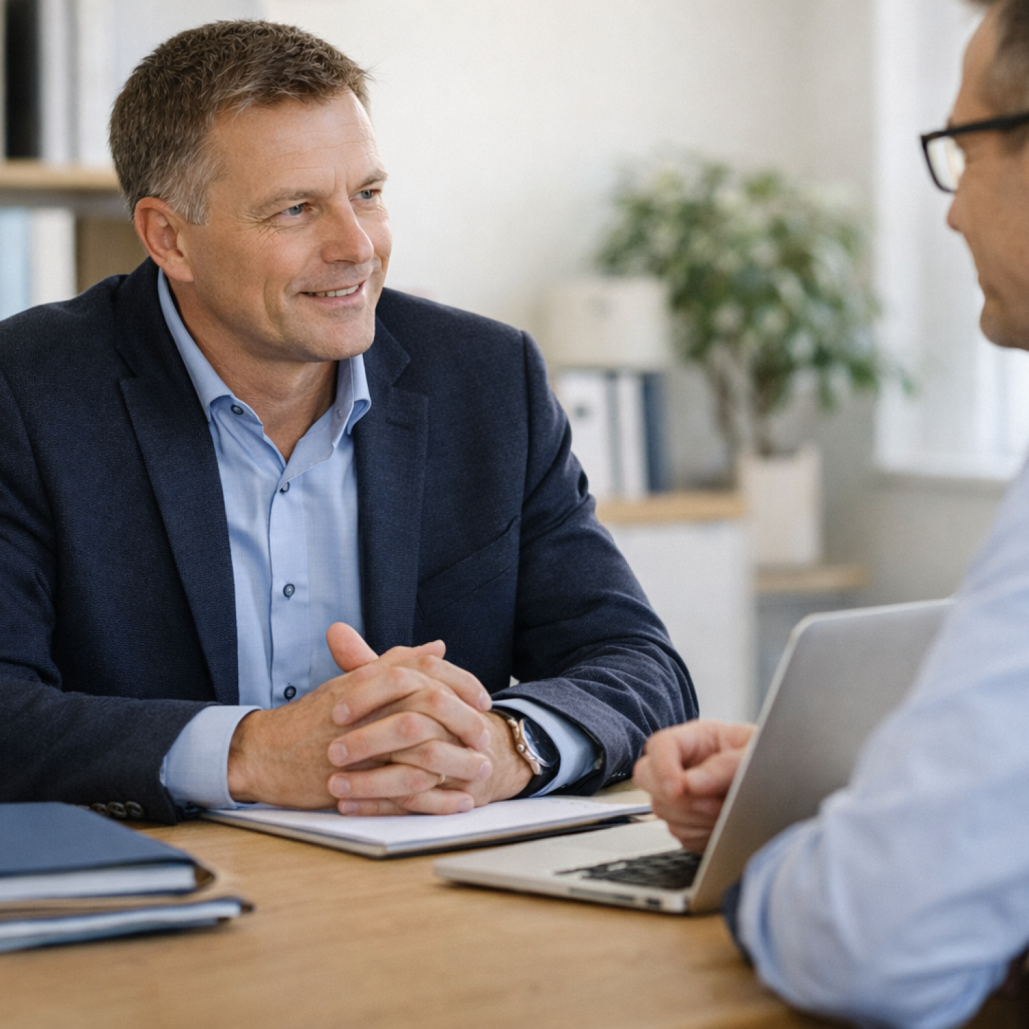 Tidigt krisstöd i företagssituationer där rätt åtgärder minskar risker, kostnader och långsiktiga konsekvenser.